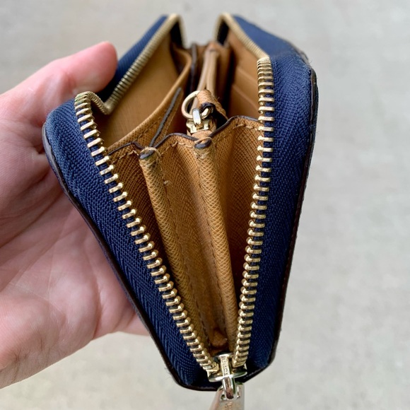 Michael Kors wallet - Picture 14 of 15